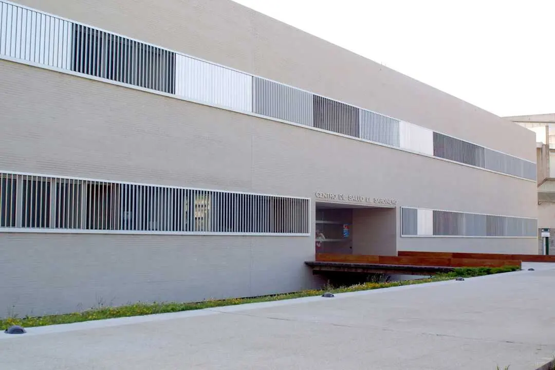 Aspecto actual del Centro de Salud El Sardinero.
Jes&oelig;s Mungu&rsquo;a &copy;
15 jul 04