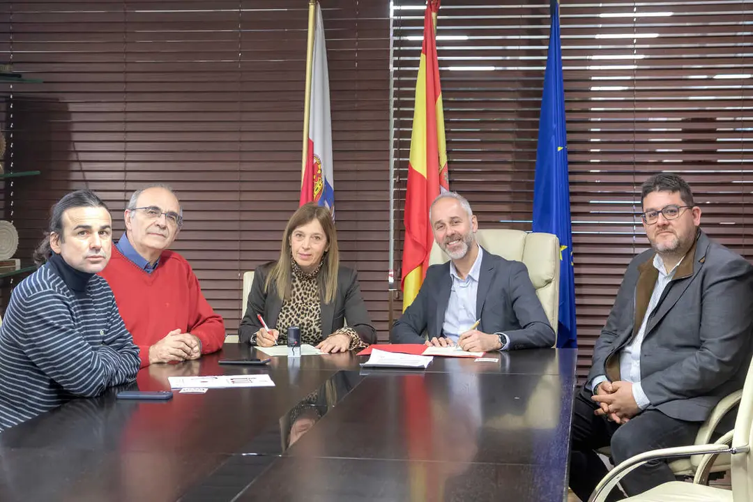 11:15 horas. Consejer&iacute;a de Educaci&oacute;n, Sala Blanca
El consejero de Educaci&oacute;n, Formaci&oacute;n Profesional y Universidades, Sergio Silva, recibe al Sindicato TU que firma su adhesi&oacute;n al acuerdo de subida salarial de los docentes de Cantabria.