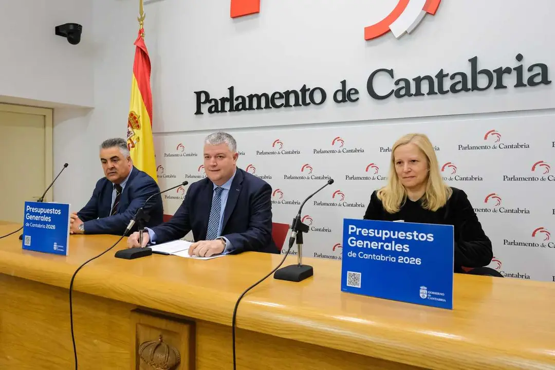 09:00 horas. Parlamento de Cantabria, Sala Polivalente. El consejero de Econom&iacute;a, Hacienda, Fondos Europeos y Financiaci&oacute;n Auton&oacute;mica, Luis &Aacute;ngel Ag&uuml;eros, informa en rueda de prensa, sobre el proyecto de Presupuestos Generales de Cantabria 2026. 25 de marzo de 2026 &copy; Ra&uacute;l Lucio