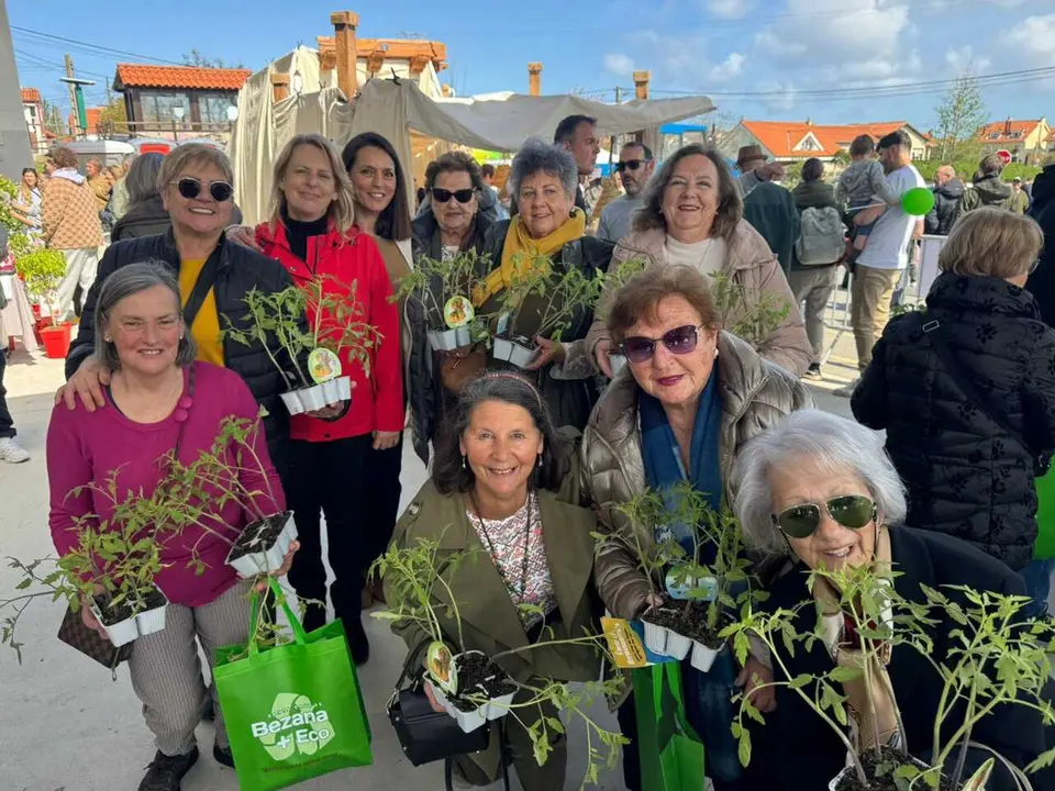 12:00 horas. Plaza Multiusos, Soto de la Marina. La consejera de Desarrollo Rural, Ganader&iacute;a, Pesca y Alimentaci&oacute;n, Mar&iacute;a Jes&uacute;s Susinos, asiste a la Feria de la Huerta de Santa Cruz de Bezana.