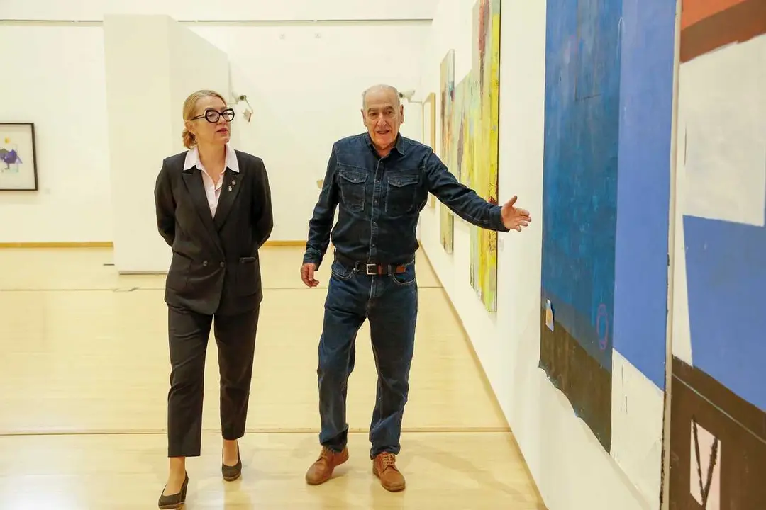 La directora general de Cultura y Patrimonio Hist&oacute;rico, Eva Guillermina Fern&aacute;ndez, presenta la exposici&oacute;n de los ganadores de los premios de Artes Pl&aacute;sticas y de las adquisiciones del Gobierno de Cantabria en ArteSantander. 
16 dic 25