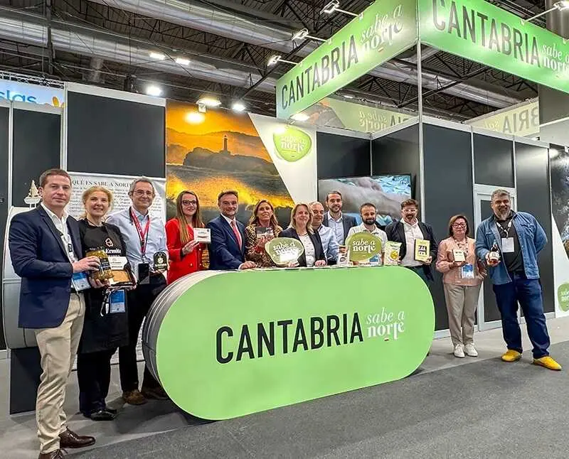 11:00 horas. Vest&iacute;bulo Norte IFEMA. Madrid
La consejera de Desarrollo Rural, Ganader&iacute;a, Pesca y Alimentaci&oacute;n, Mar&iacute;a Jes&uacute;s Susinos, asiste a la inauguraci&oacute;n oficial de la Feria Gourmet.