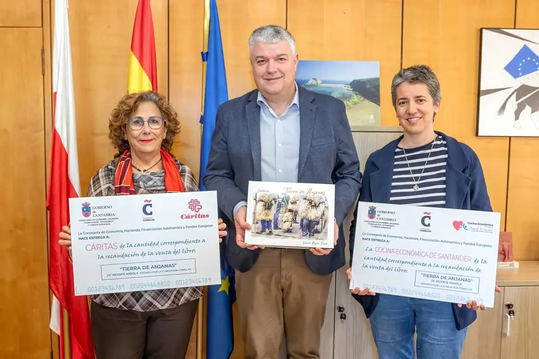 10:30 horas. Despacho del consejero
El consejero de Econom&iacute;a, Hacienda, Fondos Europeos y Financiaci&oacute;n Auton&oacute;mica, Luis &Aacute;ngel Ag&uuml;eros, entrega a la Cocina Econ&oacute;mica y Caritas, la recaudaci&oacute;n del libro de Vicente Ansola.