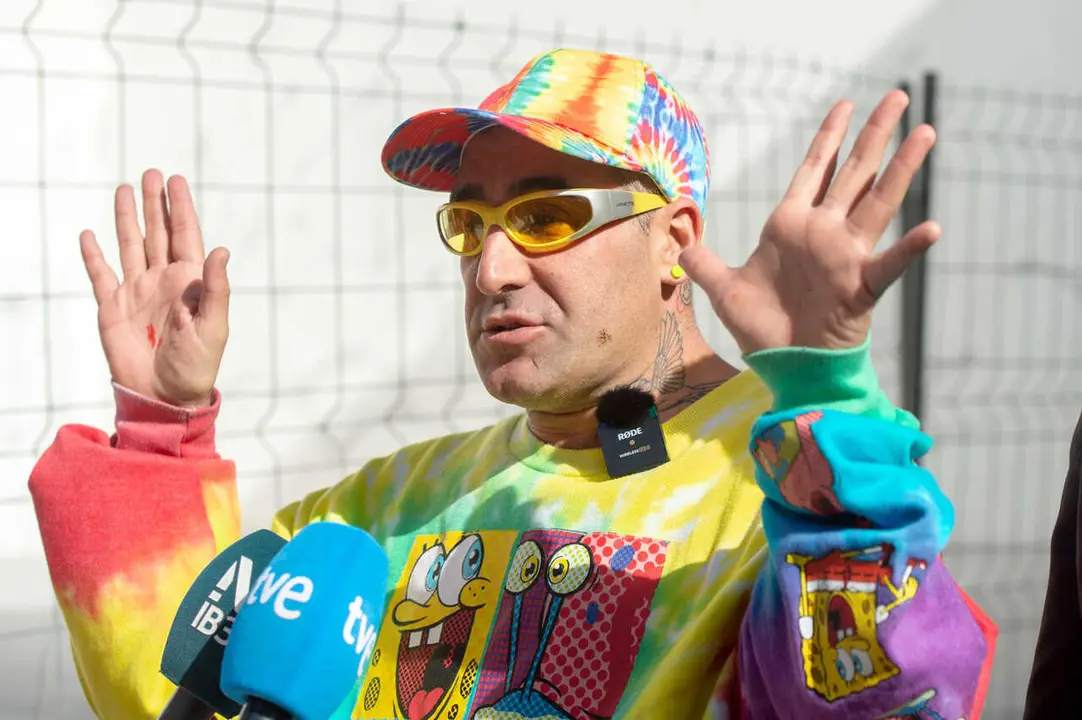 Inicio de los trabajos de pintado de la calle Santa Agnes en Sant Antoni de Portmany por parte del artista Okuda San Miguel.
Okuda San Miguel.