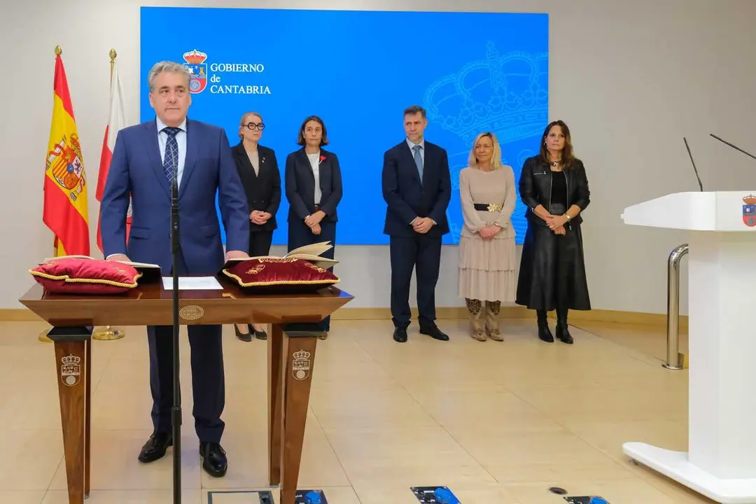 9:00 horas. Sala de Prensa del Gobierno de Cantabria. El consejero de Cultura, Turismo y Deporte, Luis Mart&iacute;nez Abad, preside la toma de posesi&oacute;n del director general de Turismo, Jos&eacute; Luis L&oacute;pez Vielba. 24 de abril de 2026 &copy; Ra&uacute;l Lucio
