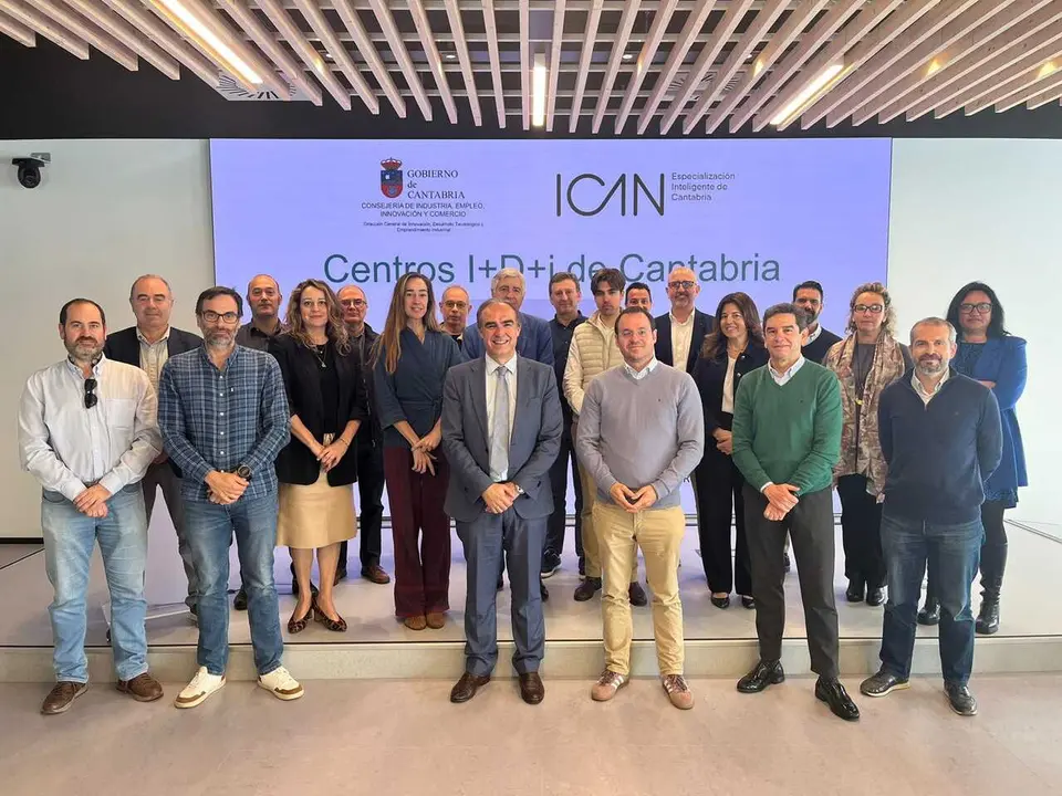 El Gobierno de Cantabria, a trav&eacute;s de la Consejer&iacute;a de Industria, Empleo, Innovaci&oacute;n y Comercio, ha organizado esta semana una jornada de trabajo con los representantes de los 20 centros tecnol&oacute;gicos de la regi&oacute;n registrados en el Ministerio de Ciencia, Innovaci&oacute;n y Universidades para potenciar la colaboraci&oacute;n p&uacute;blico-privada en beneficio de la transferencia del conocimiento investigador a la sociedad.