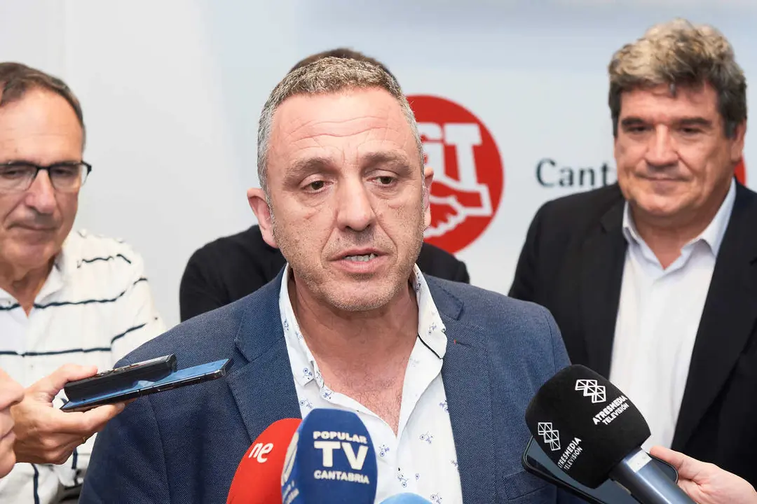 Santander 12/7/23Sede UGT SantanderMinistro Jose Luis Escriva reuni&oacute;n en UGTMariano CarmonaPhoto: Cesar Ortiz Gonzalez