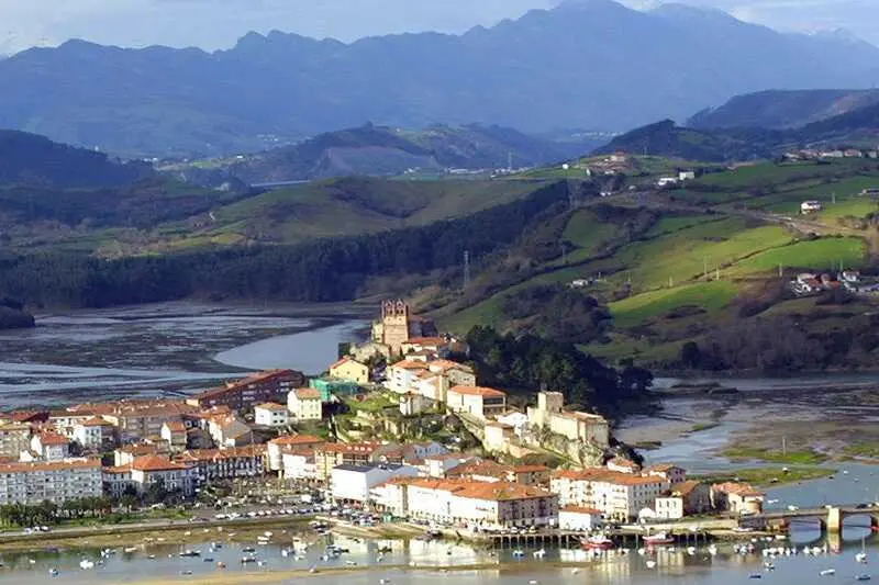 SAN VICENTE DE LA BARQUERA
BARRERAS ANTICONTAMINACION
VISTA AEREA
NACHO ROMERO &copy;
13 FEB 03