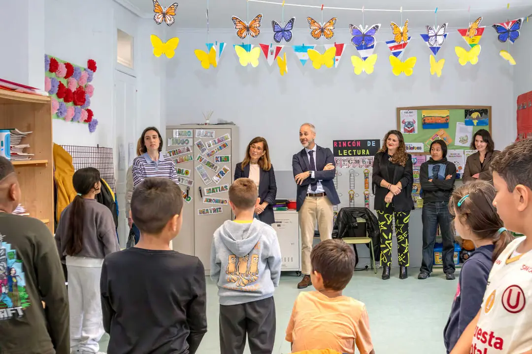 . 12 00h. EDUCACION. Visita a Semana Cultural del CEIP Magallanes, de Santander.