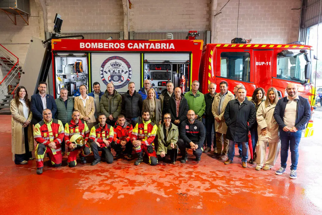 9:30 horas, Parque de Bomberos de Laredo
La consejera de Presidencia, Justicia, Seguridad y Simplificaci&oacute;n Administrativa, Isabel Urrutia, visita el Parque de Bomberos de Laredo y presenta un nuevo veh&iacute;culo.
4 MAYO 26 &copy; Miguel De la Parra