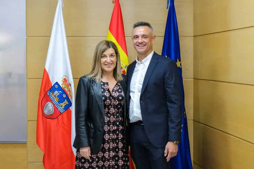 11:30 horas. Despacho de la presidenta. La presidenta de Cantabria, Mar&iacute;a Jos&eacute; S&aacute;enz de Buruaga, recibe al alcalde de San Pedro del Romeral, Jes&uacute;s Mantec&oacute;n. 6 de mayo de 2026 &copy; Ra&uacute;l Lucio