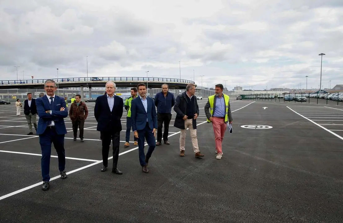 El consejero de Industria, Empleo, Innovaci&oacute;n y Comercio, Eduardo Arasti, inaugura el tri&aacute;ngulo curvil&iacute;neo de Raos.
12 may 26
