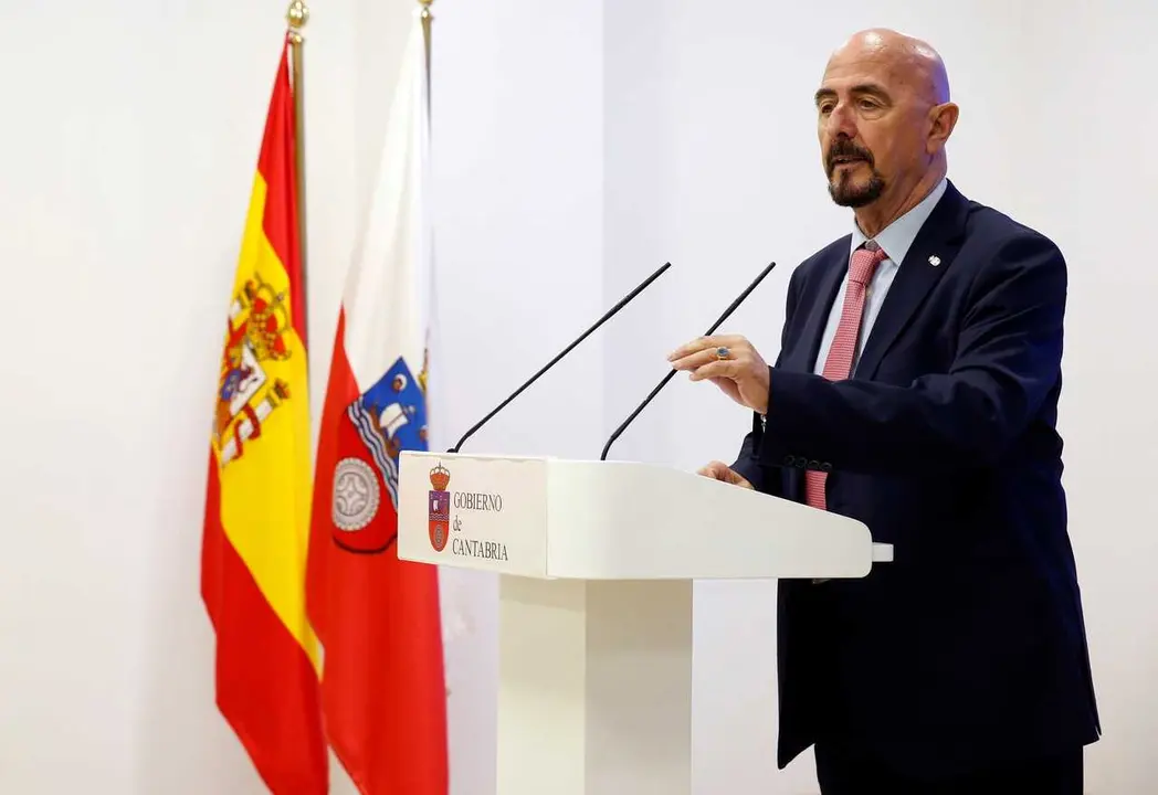 El consejero de Salud, C&eacute;sar Pascual, informa, en rueda de prensa, sobre las informaciones relacionadas con el convenio con el Hospital Santa Clotilde.
16 OCT 25