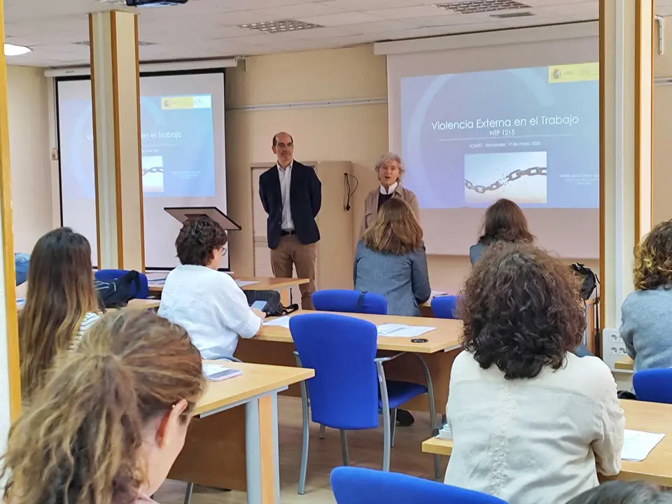 Industria_icasst-violencia-trabajo_jornada

 

El Instituto C&aacute;ntabro de Seguridad y Salud en el Trabajo (ICASST), dependiente de la Consejer&iacute;a de Industria, Empleo, Innovaci&oacute;n y Comercio del Gobierno de Cantabria, ha organizado una jornada sobre la violencia externa en el trabajo con el fin de avanzar hacia entornos de trabajo m&aacute;s seguros y saludables en base a la sensibilizaci&oacute;n, la formaci&oacute;n y la transferencia de buenas pr&aacute;cticas.