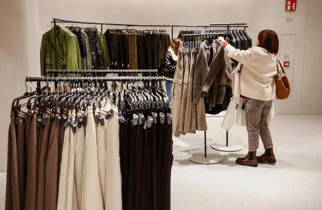 ROBER SOLSONA&hellip;20221102&hellip;.VALENCIA&hellip;..ZARA INAUGURA EN VALENCIA UNA DE SUS TIENDAS MAS GRANDES DE EUROPA.