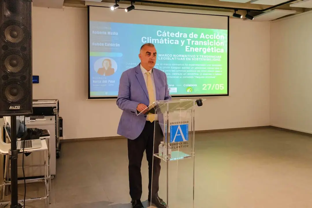 09:00 horas. Sala de exposiciones, Universidad Europea del Atl&aacute;ntico. El consejero de Fomento, Vivienda, Ordenaci&oacute;n del Territorio y Medio Ambiente, Roberto Media, inaugura la C&aacute;tedra de Acci&oacute;n Clim&aacute;tica. 27 de mayo de 2026 &copy; Ra&uacute;l Lucio