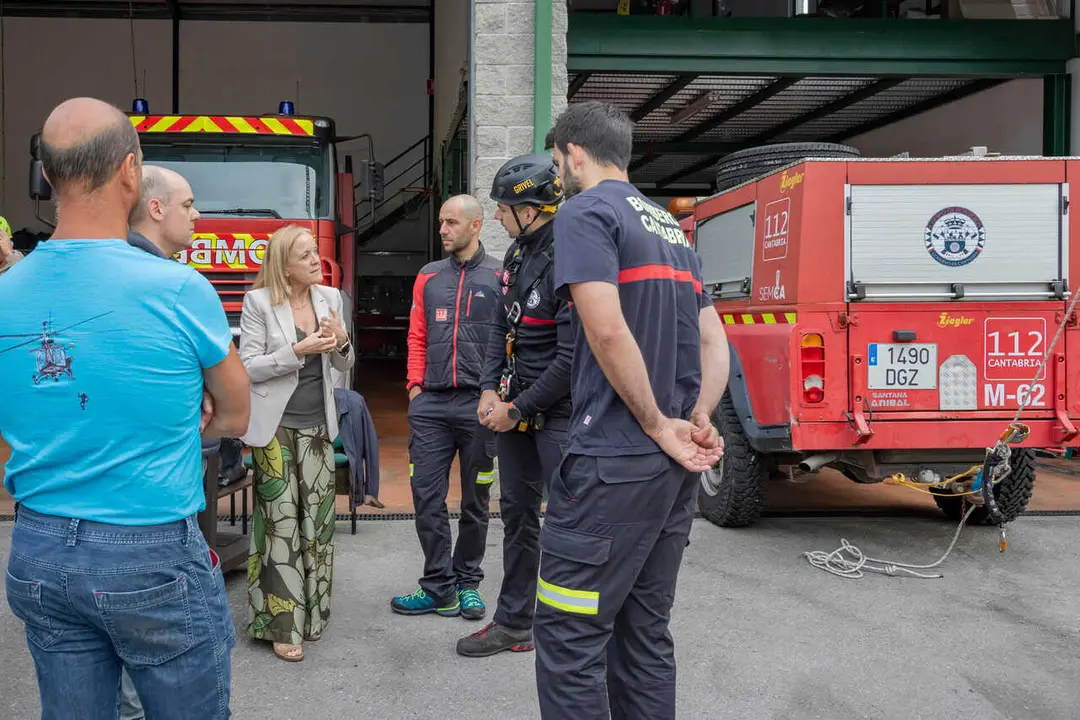 08:30 horas. Parque de Emergencias de Los Corrales de Buelna.
La consejera de Presidencia, Justicia, Seguridad y Simplificaci&oacute;n Administrativa, Isabel Urrutia, acude a una de las pruebas del proceso selectivo del Cuerpo T&eacute;cnico Auxiliar de Prevenci&oacute;n, Extinci&oacute;n de Incendios y Salvamento.