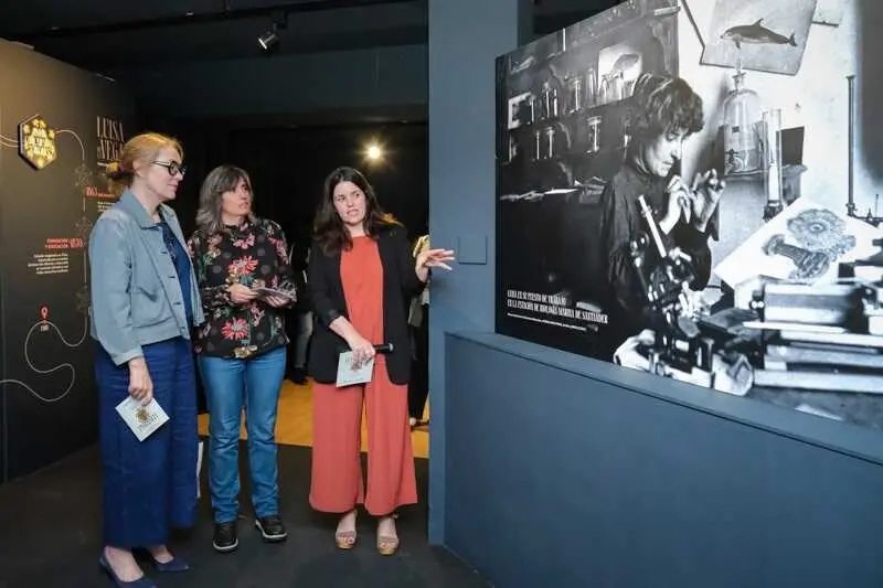 12:00 horas. Museo Mar&iacute;timo del Cant&aacute;brico. La directora general de Cultura y Patrimonio Hist&oacute;rico, Eva Guillermina Fern&aacute;ndez, inaugura la exposici&oacute;n 'Luisa de la vega: El arte de ilustrar la ciencia&rsquo;. 8 de junio &copy; Ra&uacute;l Lucio
