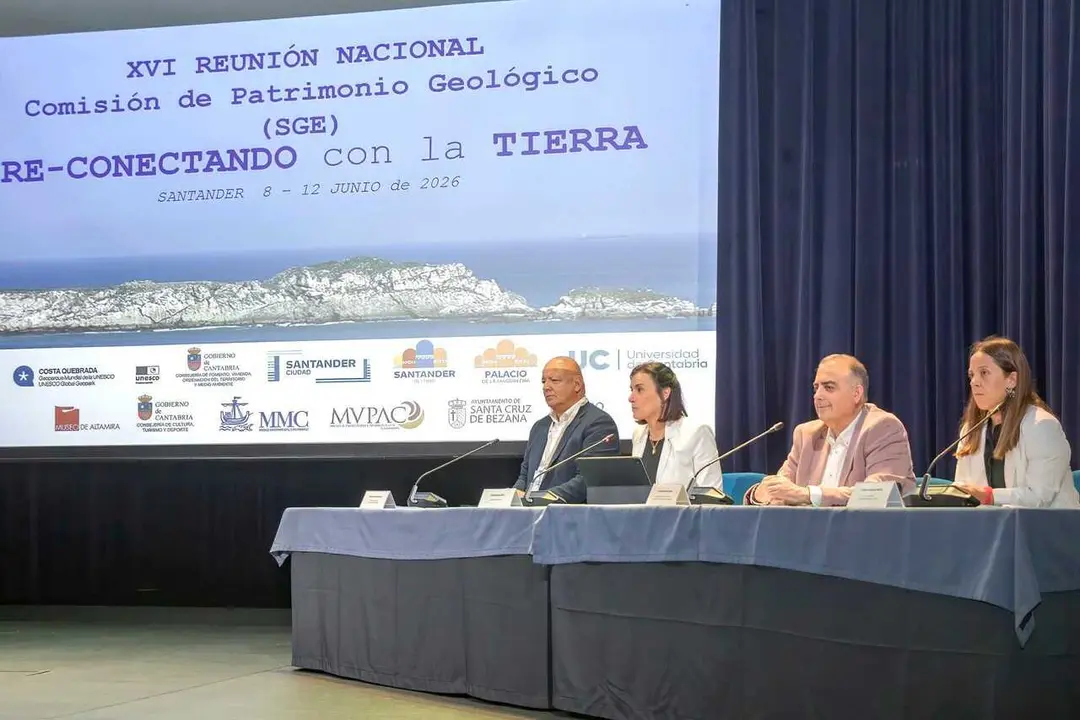 09:30 horas. Caballerizas del Palacio de La Magdalena
El consejero de Fomento, Vivienda, Ordenaci&oacute;n del Territorio y Medio Ambiente, Roberto Media, asiste a la inauguraci&oacute;n de la &lsquo;XVI Reuni&oacute;n Nacional de la Comisi&oacute;n de Patrimonio Geol&oacute;gico de la Sociedad Geol&oacute;gica de Espa&ntilde;a&rsquo;.