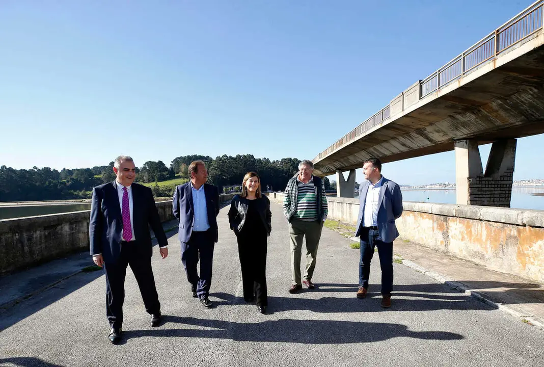 La presidenta de Cantabria, Mar&iacute;a Jos&eacute; S&aacute;enz de Buruaga, pone la primera piedra del Puente de Somo.

5 NOV 24