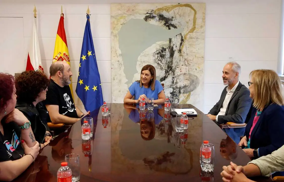 La presidenta de Cantabria, Mar&iacute;a Jos&eacute; S&aacute;enz de Buruaga, recibe a la delegaci&oacute;n de FAMPA y CEAPA.
12 jun 26