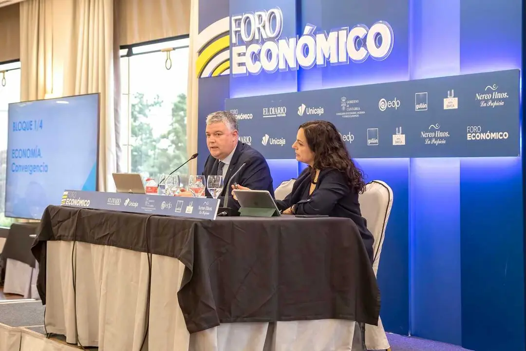 09.30 horas. Hotel Bah&iacute;a
El consejero de Econom&iacute;a, Hacienda, Fondos Europeos y Financiaci&oacute;n Auton&oacute;mica, Luis &Aacute;ngel Ag&uuml;eros, protagoniza el Foro Econ&oacute;mico de El Diario Monta&ntilde;&eacute;s. Asistir&aacute; tambi&eacute;n el consejero de Salud, C&eacute;sar Pascual.