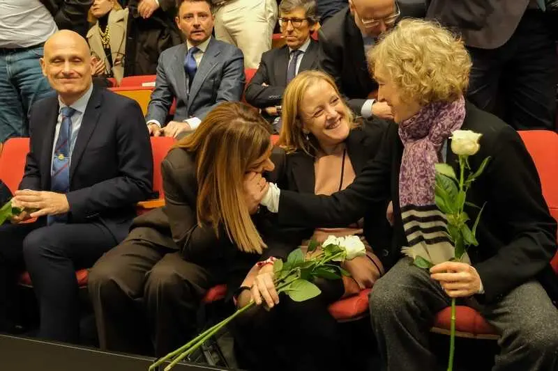 12:15 horas. Teatro municipal de Los Corrales de Buelna. La presidenta de Cantabria, Mar&iacute;a Jos&eacute; S&aacute;enz de Buruaga, preside la celebraci&oacute;n del &lsquo;D&iacute;a europeo de las v&iacute;ctimas del terrorismo&rsquo;. 11 de marzo de 2026 &copy; Ra&uacute;l Lucio