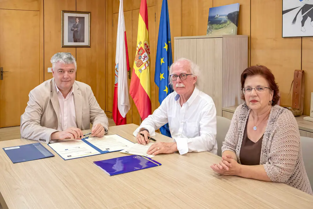 .-11:30 horas. Despacho del consejero
El consejero de Econom&iacute;a, Hacienda, Financiaci&oacute;n Auton&oacute;mica y Fondos Europeos, Luis &Aacute;ngel Ag&uuml;eros, firma un convenio con la Casa de Europa.