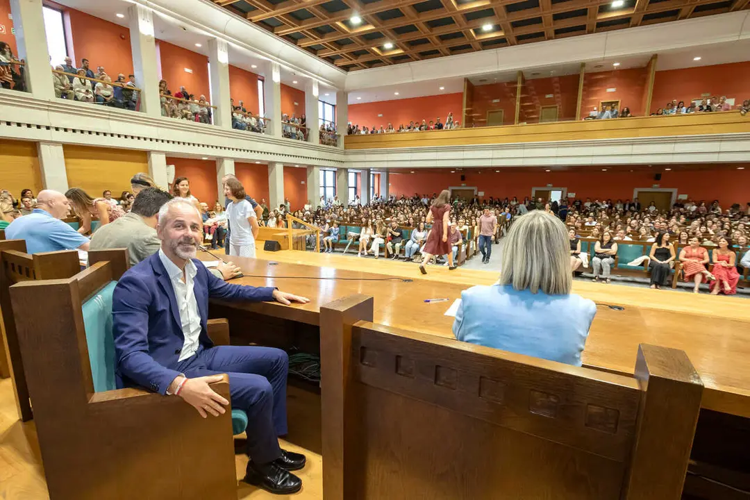 10:00 horas. Paraninfo de la Universidad de Cantabria
El consejero de Educaci&oacute;n, Formaci&oacute;n Profesional y Universidades, Sergio Silva, participa en la entrega de t&iacute;tulos a funcionarios del Cuerpo de Maestros y Profesores.