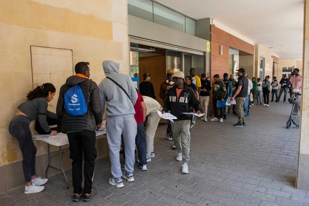 Oficinas de Correos, de la Seguridad Social y de Extranjer&iacute;a comienzan este lunes 20 de abril a atender a migrantes sobre la regularizaci&oacute;n extraordinaria aprobada por el Gobierno. Oficina Municipal de Atenci&oacute;n Ciudadana sita en c/ Iris, 9, Albacete.
