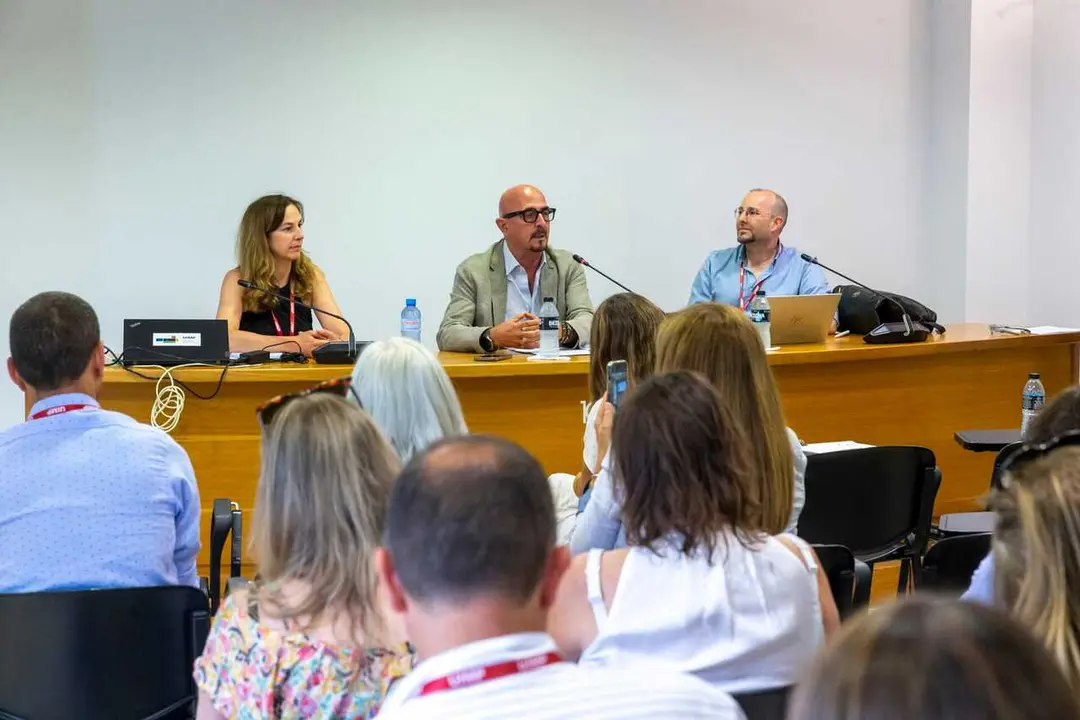 14:00 horas. Aula Ernest Lluch, Caballerizas de La Magdalena
El consejero de Salud, C&eacute;sar Pascual, clausura el encuentro de la UIMP 'Salud Digital basada en valor: datos y gesti&oacute;n de precisi&oacute;n con impacto cl&iacute;nico&rsquo;.
7 JULIO 26 &copy; Miguel De la Parra