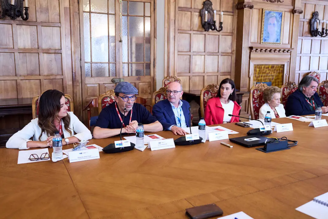 08/07/2026  SANTANDER
uimp 
Creadores santanderinos y c&aacute;ntabros: Cenador de Am&oacute;s, Jes&uacute;s S&aacute;nchez y
Mari&aacute;n Mart&iacute;nez, una revoluci&oacute;n en la cocina cant&aacute;brica
Gema Igual; Elena Garc&iacute;a Bot&iacute;n, Jes&uacute;s S&aacute;nchez; Mari&aacute;n Mart&iacute;nez; Jes&uacute;s Ruiz Mantilla; &Aacute;ngel Pelayo Gonz&aacute;lez-Torre, Rector UIMP


FOTO: Juan Manuel Serrano Arce