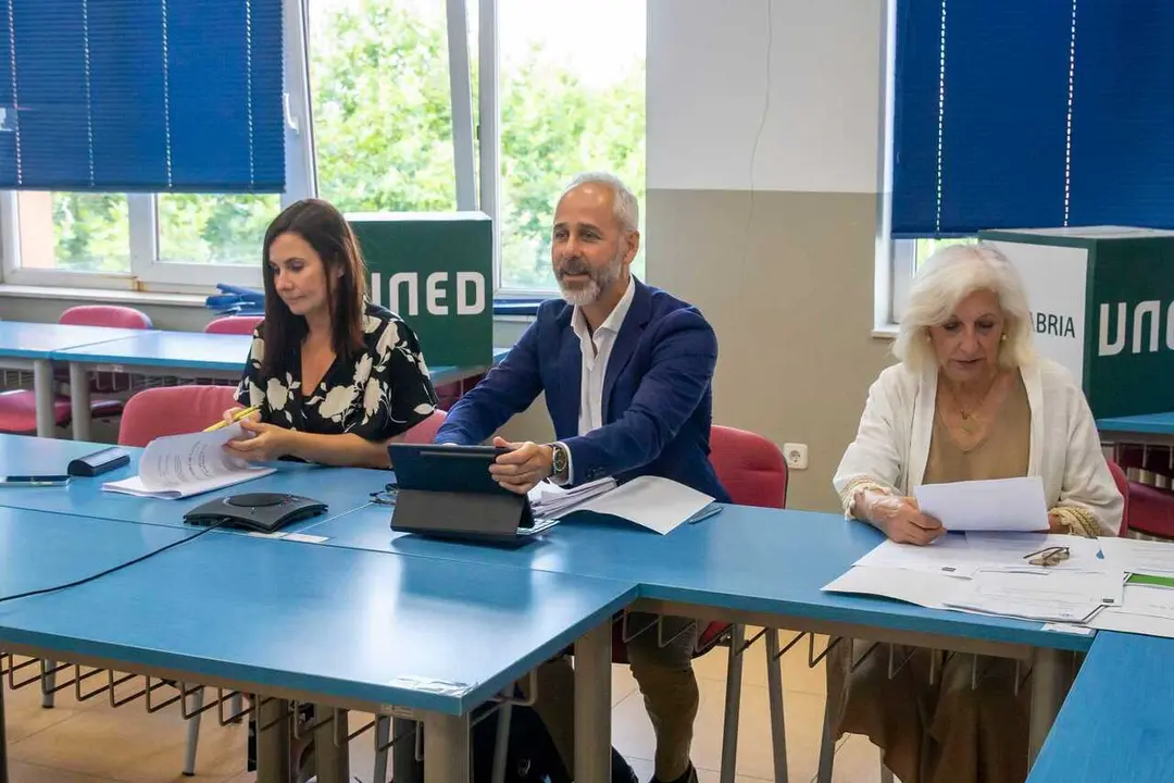 10:00 horas. Sede de la UNED
El consejero de Educaci&oacute;n, Formaci&oacute;n Profesional y Universidades, Sergio Silva, asiste a la Junta Rectora de la UNED.
17 JULIO 26 &copy; Miguel De la Parra
