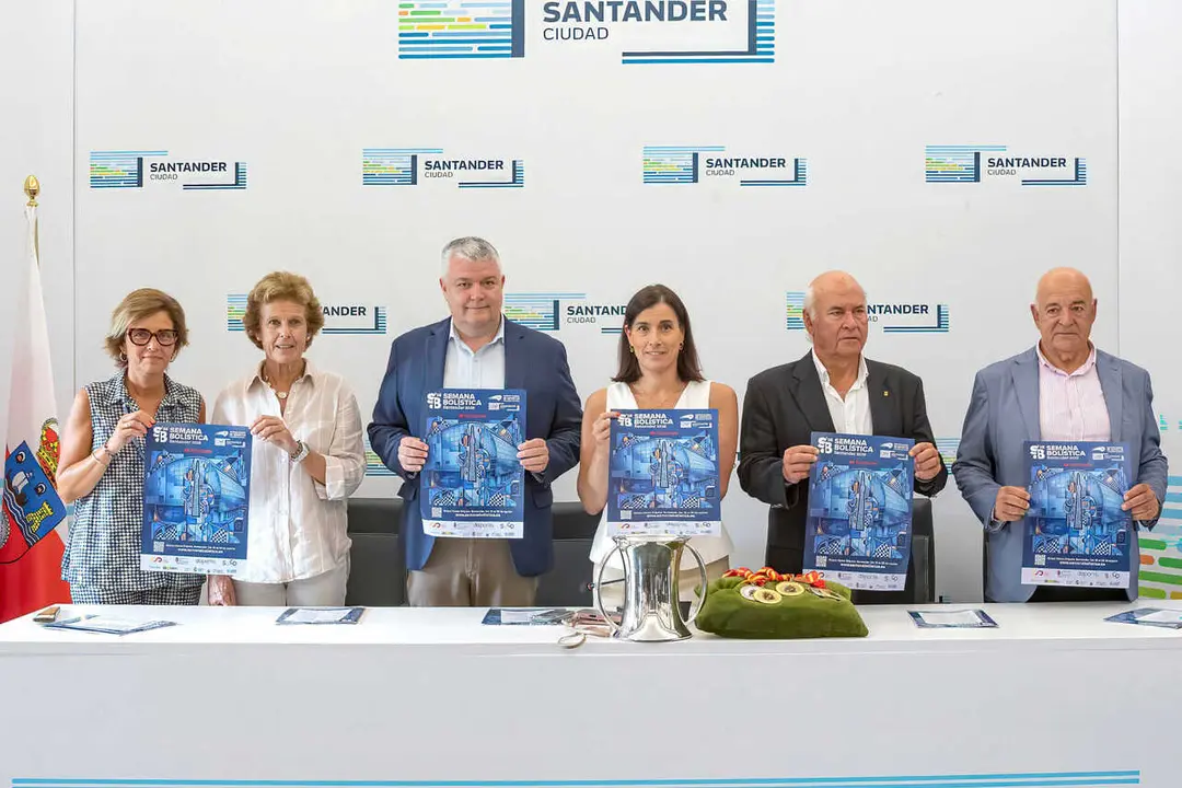 11:00 horas. Sala de recepciones. Ayuntamiento de Santander
El consejero de Econom&iacute;a, Hacienda, Fondos Europeos y Financiaci&oacute;n Auton&oacute;mica, Luis &Aacute;ngel Ag&uuml;eros, asiste a la presentaci&oacute;n de la Semana Bol&iacute;stica de Santander 2026.