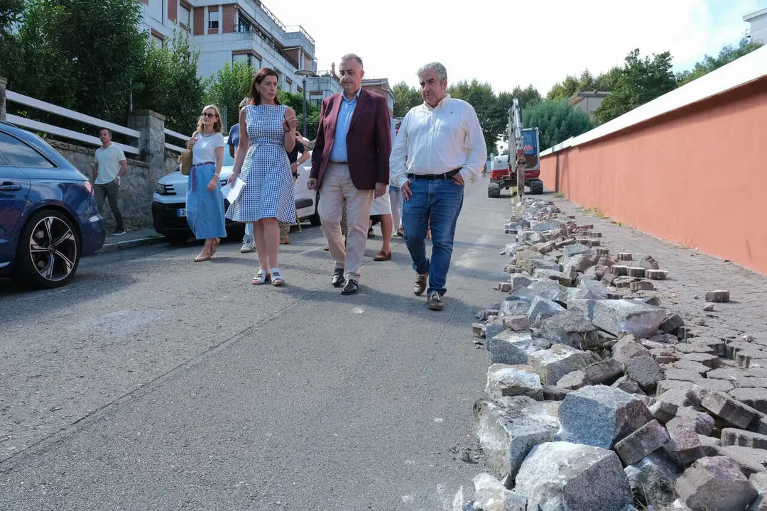 11:00 horas. Cl. Calatayud (frente al Bar El Clandestino), Santander. El consejero de Fomento, Vivienda, Ordenaci&oacute;n del Territorio y Medio Ambiente, Roberto Media, asiste a la inauguraci&oacute;n de las actuaciones del Plan de Obras de Santander. 18 de agosto de 2025 &copy; Ra&uacute;l Lucio