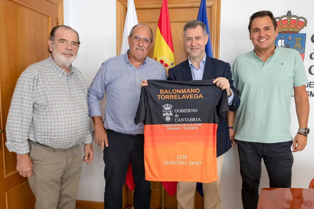 11:00 horas. Despacho del consejero
El consejero de Cultura, Turismo y Deporte, Luis Mart&iacute;nez Abad, recibe al presidente de la Fundaci&oacute;n BATHCO Torrelavega.