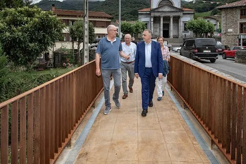 12:00 horas. Ayuntamiento de Arredondo  

El consejero de Fomento, Ordenaci&oacute;n de Territorio y Medio Ambiente, Roberto Media, visita la pasarela peatonal de la carretera que una La Cavada con Ramales de la Victoria.