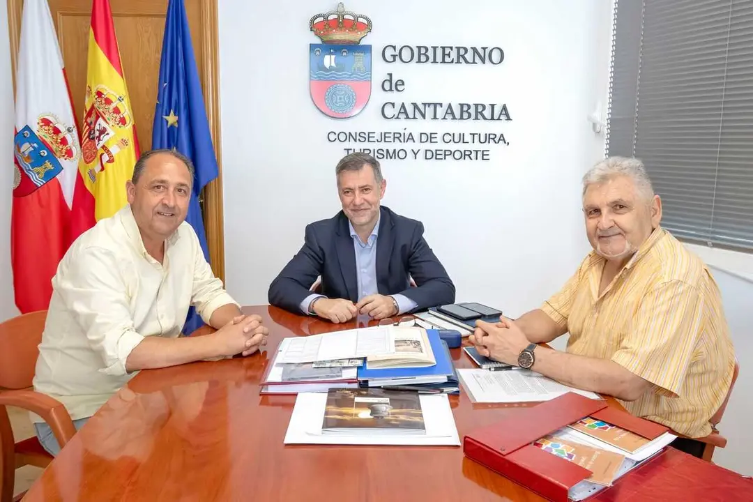 12:00 horas. Despacho del consejero
El consejero de Cultura, Turismo y Deporte, Luis Mart&iacute;nez Abad, recibe al presidente de la Sociedad C&aacute;ntabra de Escritores.