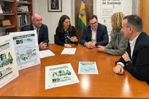 El Gobierno de Cantabria, a trav&eacute;s de la Consejer&iacute;a de Industria, Empleo, Innovaci&oacute;n y Comercio, colabora en la nueva campa&ntilde;a de dinamizaci&oacute;n comercial del Ayuntamiento de Santa Cruz de Bezana &lsquo;Bono 5 euros Bezana&rsquo;, que pondr&aacute; en circulaci&oacute;n 7.600 nuevos bonos hasta el pr&oacute;ximo 18 de noviembre con el fin de apoyar a los peque&ntilde;os establecimientos comerciales y hosteleros del municipio.