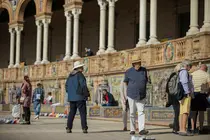 SEVILLA, 22.10.19. Turistas en la Plaza de Espa&ntilde;a de Sevilla.(Andaluc&iacute;a, Espa&ntilde;a).