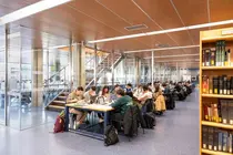 Biblioteca central, UPV, estudiantes, estudiando, espacios.