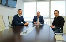 08:30 horas. Despacho del consejero. El consejero de Fomento, Vivienda, Ordenaci&oacute;n del Territorio y Medio Ambiente, Roberto Media, recibe al alcalde de Las Rozas de Valdearroyo. &copy; Ra&uacute;l Lucio