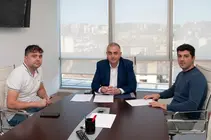 09:30 horas. Despacho del consejero
El consejero de Fomento, Vivienda, Ordenaci&oacute;n del Territorio y Medio Ambiente, Roberto Media, recibe al alcalde de Tresviso. 20/03/2026. Jimena Aguirre