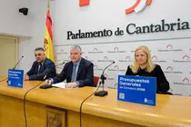 09:00 horas. Parlamento de Cantabria, Sala Polivalente. El consejero de Econom&iacute;a, Hacienda, Fondos Europeos y Financiaci&oacute;n Auton&oacute;mica, Luis &Aacute;ngel Ag&uuml;eros, informa en rueda de prensa, sobre el proyecto de Presupuestos Generales de Cantabria 2026. 25 de marzo de 2026 &copy; Ra&uacute;l Lucio