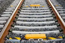 Balizas de ERTMS, se&ntilde;ales de v&iacute;a, traviesas, catenarias en tramo PAET de Pozorrubielos - Albacete.