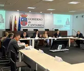 Industria_comercio_consejo_consumo

 

El Consejo C&aacute;ntabro de Consumo, dependiente de la Direcci&oacute;n General de Comercio y Consumo de la Consejer&iacute;a de Industria, Empleo, Innovaci&oacute;n y Comercio del Gobierno de Cantabria, ha celebrado hoy una nueva reuni&oacute;n de trabajo en la que se han abordado distintas iniciativas dirigidas a reforzar la protecci&oacute;n de los consumidores y usuarios de Cantabria y adaptar las pol&iacute;ticas p&uacute;blicas a los nuevos h&aacute;bitos de consumo.