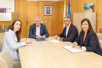 10:30 horas. Despacho del consejero
El consejero de Econom&iacute;a, Hacienda, Fondos Europeos y Financiaci&oacute;n Auton&oacute;mica,
Luis &Aacute;ngel Ag&uuml;eros, firma el convenio de colaboraci&oacute;n con la C&aacute;mara Oficial de
Comercio, Industria y Navegaci&oacute;n de Cantabria para el desarrollo de un programa
de acciones espec&iacute;ficas de formaci&oacute;n e informaci&oacute;n sobre temas europeos en 2026.