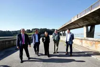 La presidenta de Cantabria, Mar&iacute;a Jos&eacute; S&aacute;enz de Buruaga, pone la primera piedra del Puente de Somo.

5 NOV 24