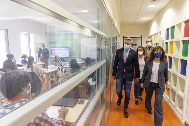 11:00 horas. Fundaci&oacute;n C&aacute;ntabra para la Salud y el Bienestar Social. Isla de Pedrosa, Pontejos
El vicepresidente y consejero de Universidades, Igualdad, Cultura y Deporte, Pablo Zuloaga, y la consejera de Empleo y Pol&iacute;ticas Sociales, Ana Bel&eacute;n &Aacute;lvarez, visitan el nuevo Centro de Formaci&oacute;n e Inserci&oacute;n Laboral.
25 MARZO 2022 &copy; Miguel De la Parra