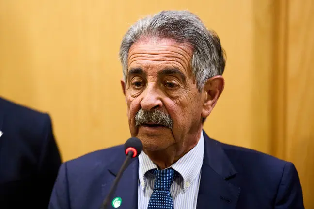 12/5/22  
EP gobierno de Cantabria 
El presidente del Senado, Ander Gil, se re&uacute;ne con el presidente de Cantabria, Miguel &Aacute;ngel Revilla,  el vicepresidente y consejero, Pablo Zuloaga, en el Gobierno. presidente del Parlamento de Cantabria, Joaqu&iacute;n G&oacute;mez


FOTO: Juan Manuel Serrano Arce
